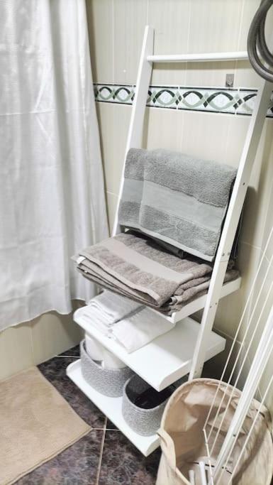 Bonito Apartamento De Dos Dormitorios En El Centro Y Calle San Miguel Torremolinos Esterno foto